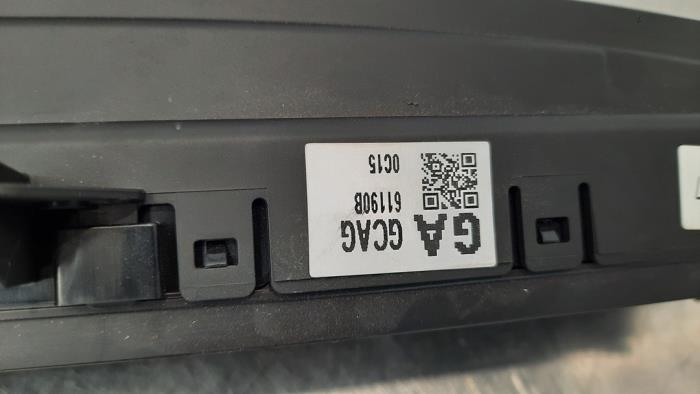 Air conditioning control panel from a Mazda 6 SportBreak (GJ/GH/GL) 2.2 SkyActiv-D 150 16V 2020