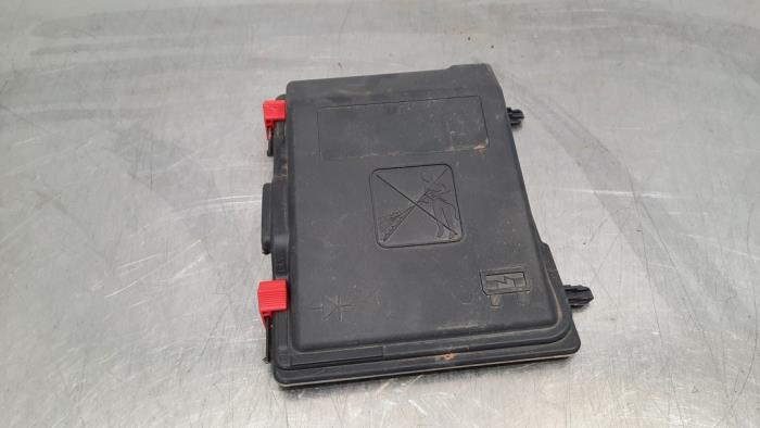 Cover, miscellaneous from a Peugeot 308 SW (L4/L9/LC/LJ/LR) 1.6 HDi 115 2017