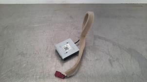 Used GPS antenna Renault Clio V (RJAB) 1.0 TCe 100 12V Price € 54,45 Inclusive VAT offered by Autohandel Didier