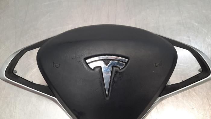 Left airbag (steering wheel) from a Tesla Model S 85D Performance 2015
