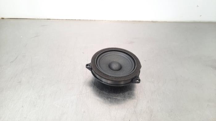 Speaker from a BMW 3 serie (G20) 330e 2.0 TwinPower Turbo 16V 2020