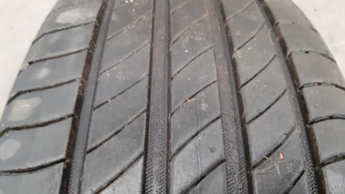 Wheel + tyre from a Hyundai i20 (BC3) 1.0 T-GDI 100 12V 2021