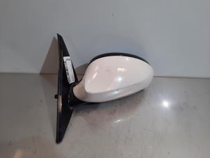Used Wing mirror, left BMW 1-Serie Price € 96,80 Inclusive VAT offered by Autohandel Didier