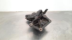 Used Engine mount Hyundai Santa Fe III (DM) Price on request offered by Autohandel Didier