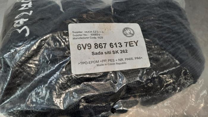 Luggage net from a Skoda Fabia III Combi (NJ5) 1.4 TDI 16V 105 Greentech 2015