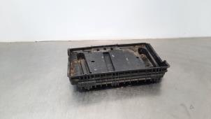 Used Battery box Mercedes C (W205) C-300 CDI 2.2 BlueTEC Hybrid, C-300 h 16V Price € 36,30 Inclusive VAT offered by Autohandel Didier
