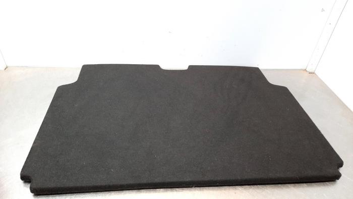 Boot mat from a Nissan Juke (F15) 1.2 DIG-T 16V 2017