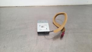 Used Antenna Amplifier Renault Clio V (RJAB) 1.3 TCe 130 16V Price € 54,45 Inclusive VAT offered by Autohandel Didier