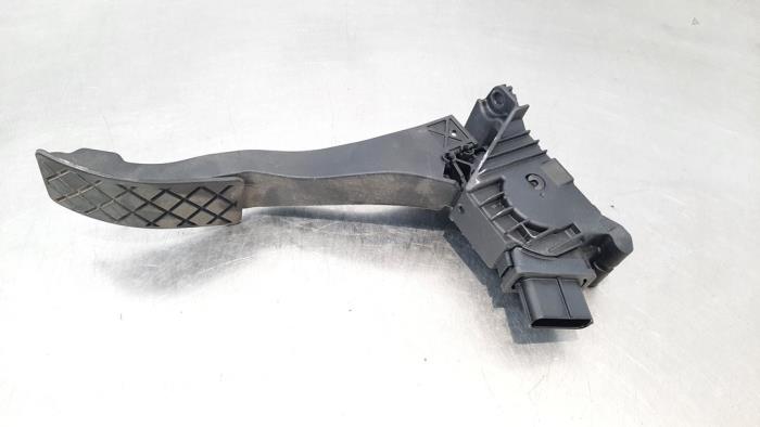 Accelerator pedal from a Volkswagen Touran (5T1) 1.6 TDI SCR BlueMotion Technology 2019