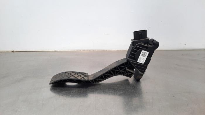 Accelerator pedal from a Volkswagen Touran (5T1) 1.6 TDI SCR BlueMotion Technology 2019