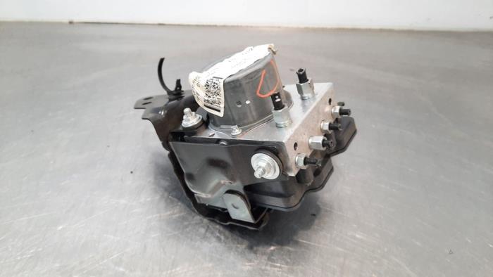 ABS Pumpe van een Renault Kadjar (RFEH) 1.3 TCE 140 FAP 16V 2019