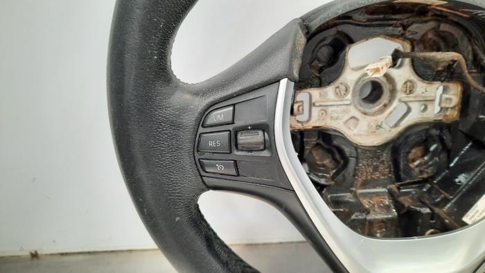 Steering wheel from a BMW 3 serie (F30) 318d 2.0 16V 2014