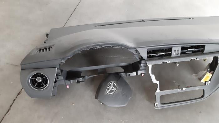 Airbag set + dashboard from a Toyota Auris Touring Sports (E18) 1.8 16V Hybrid 2017