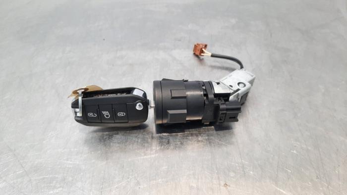 Ignition switch contact block from a Peugeot 2008 (UD/UK/UR/US/UX) 1.5 BlueHDi 110 2021