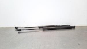 Used Set of tailgate gas struts Peugeot 2008 (UD/UK/UR/US/UX) 1.5 BlueHDi 110 Price € 36,30 Inclusive VAT offered by Autohandel Didier