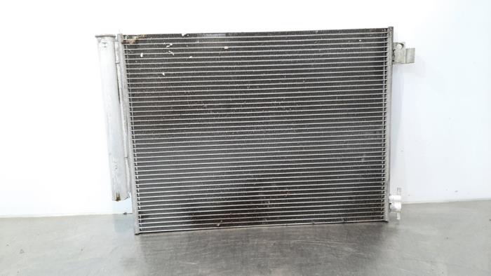 Air conditioning condenser from a Renault Clio IV (5R) 0.9 Energy TCE 90 12V 2020