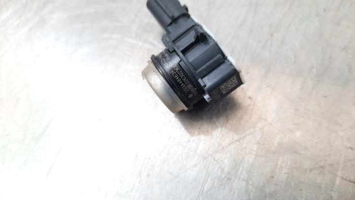 PDC Sensor from a Renault Clio IV (5R) 0.9 Energy TCE 90 12V 2020