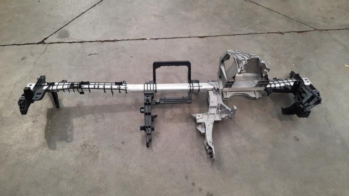 Begagnade Balk, instrumentbräda Mercedes E (W213) E-300de 2.0 Turbo 16V Pris € 60,50 Inklusive moms erbjuds av Autohandel Didier