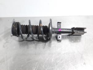 Used Front shock absorber, right Renault Clio IV Estate/Grandtour (7R) 0.9 Energy TCE 75 12V Price € 96,80 Inclusive VAT offered by Autohandel Didier