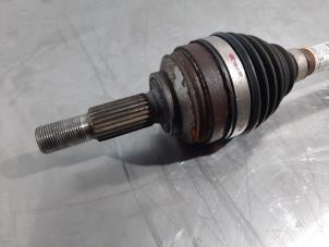 Used Front drive shaft, right Renault Clio IV Estate/Grandtour (7R) 0.9 Energy TCE 75 12V Price € 66,55 Inclusive VAT offered by Autohandel Didier