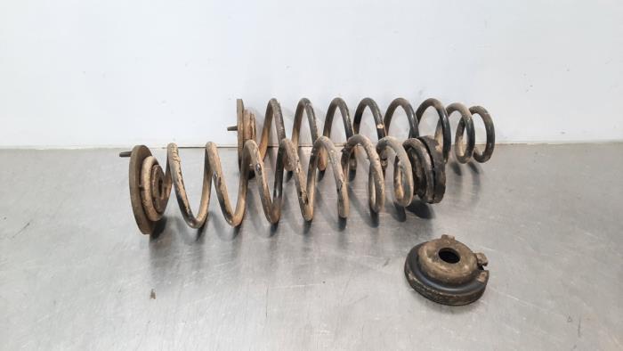 Rear coil spring from a Hyundai i30 (PDEB5/PDEBB/PDEBD/PDEBE) 1.0 T-GDI 12V 2018