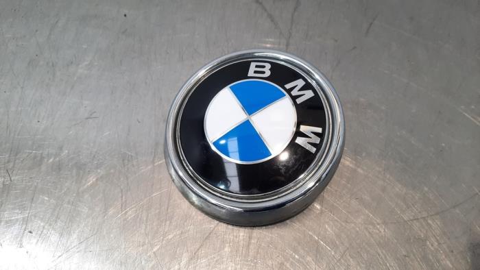 Emblem from a BMW 3 serie Gran Turismo (F34) 318d 2.0 16V 2018