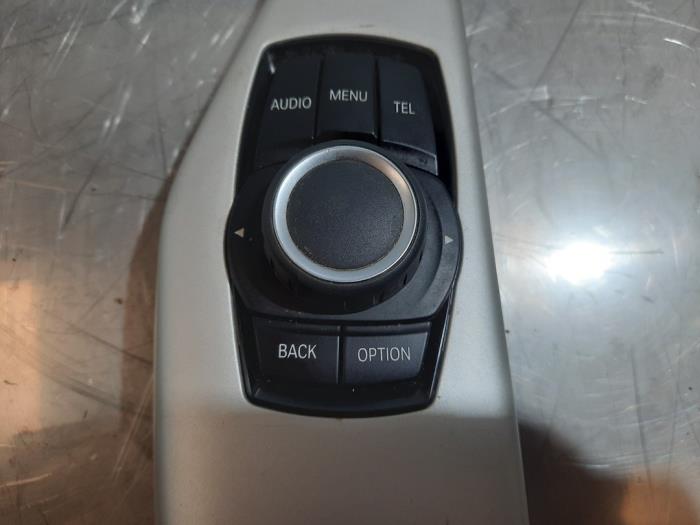 On-board computer switch from a BMW 1 serie (F21) 116i 1.5 TwinPower 12V 2015