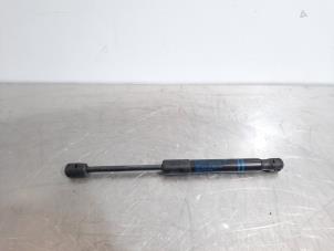Used Bonnet gas strut, right BMW 1 serie (F20) 116i 1.5 12V Price € 24,20 Inclusive VAT offered by Autohandel Didier