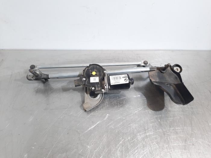 Front wiper motor from a BMW 1 serie (F20) 116i 1.5 12V 2019
