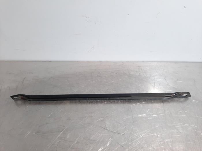 Front part support from a BMW 1 serie (F20) 116i 1.5 12V 2019