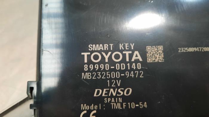Modul keyless vehicle van een Toyota Yaris III (P13) 1.5 16V Hybrid 2017