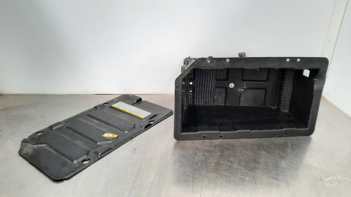 Begagnade Batterilåda Mercedes Sprinter 3,5t (907.6/910.6) 314 CDI 2.1 D RWD Pris € 30,25 Inklusive moms erbjuds av Autohandel Didier