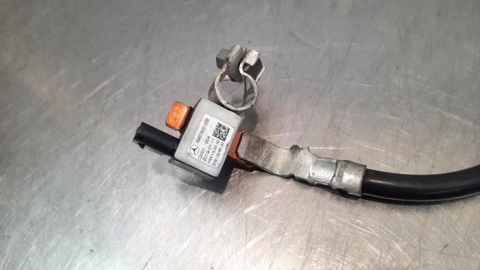 Battery pole from a Mercedes-Benz Sprinter 3,5t (907.6/910.6) 314 CDI 2.1 D RWD 2019
