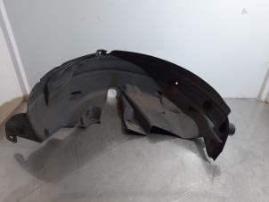 Used Mudguard right-rear Renault Clio IV (5R) 1.2 16V Price € 42,35 Inclusive VAT offered by Autohandel Didier
