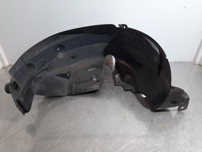 Mudguard left-rear from a Renault Clio IV (5R) 1.2 16V 2018