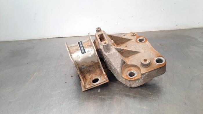 Used Engine mount Peugeot Boxer (U9) 3.0 HDi 175 Euro 5 Price € 30,25 Inclusive VAT offered by Autohandel Didier