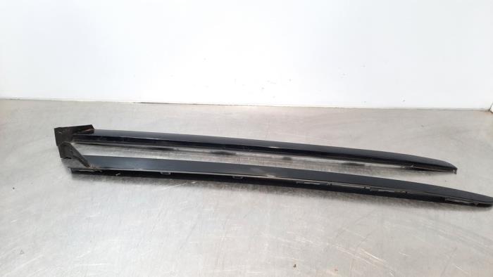 Gebrauchte Windschutzscheibe blende Set Peugeot 3008 II (M4/MC/MJ/MR) 1.2 12V e-THP PureTech 130 Preis € 36,30 Mit Mehrwertsteuer angeboten von Autohandel Didier