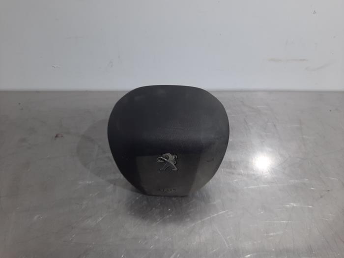 Left airbag (steering wheel) from a Peugeot 208 I (CA/CC/CK/CL) 1.4 HDi 2015