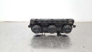 Usados Panel de control de aire acondicionado Volkswagen Tiguan (AD1) 1.5 TSI 16V Evo BlueMotion Technology Precio € 96,80 IVA incluido ofrecido por Autohandel Didier