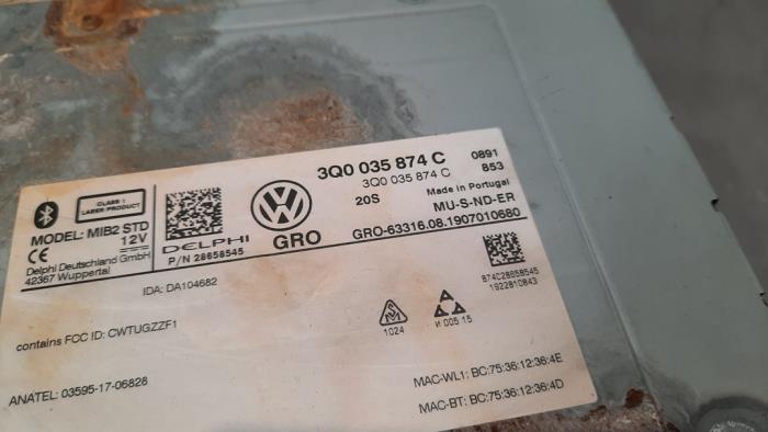 Radio module from a Volkswagen Polo VI (AW1) 1.0 MPI 12V 2020