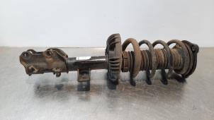 Used Fronts shock absorber, left Mercedes Vito (447.6) 1.6 109 CDI 16V Price € 127,05 Inclusive VAT offered by Autohandel Didier