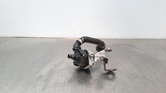 Begagnade Extra vattenpump Mercedes GLC Coupe (C253) 2.0 200 16V EQ Boost Pris € 96,80 Inklusive moms erbjuds av Autohandel Didier