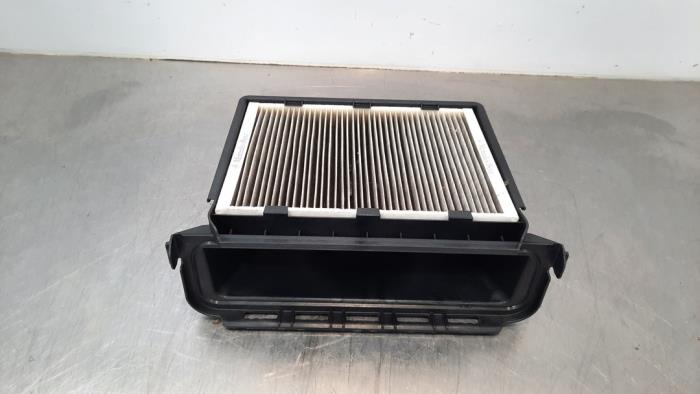 Air filter from a Mercedes-Benz GLC Coupe (C253) 2.0 200 16V EQ Boost 2020
