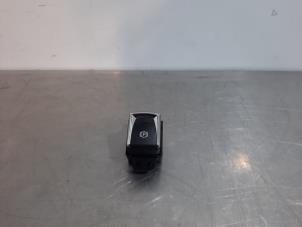 Used Parking brake switch Nissan Qashqai (J11) 1.5 dCi DPF Price € 12,10 Inclusive VAT offered by Autohandel Didier
