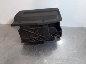 Used Battery box Renault Laguna III Estate (KT) 2.0 dCi 16V 150 Price € 30,25 Inclusive VAT offered by Autohandel Didier