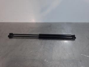 Used Set of gas struts for boot Renault Laguna III Estate (KT) 2.0 dCi 16V 150 Price € 42,35 Inclusive VAT offered by Autohandel Didier