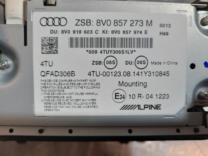 Pantalla de navegación de un Audi A3 Sportback (8VA/8VF) 1.6 TDI Ultra 16V 2014