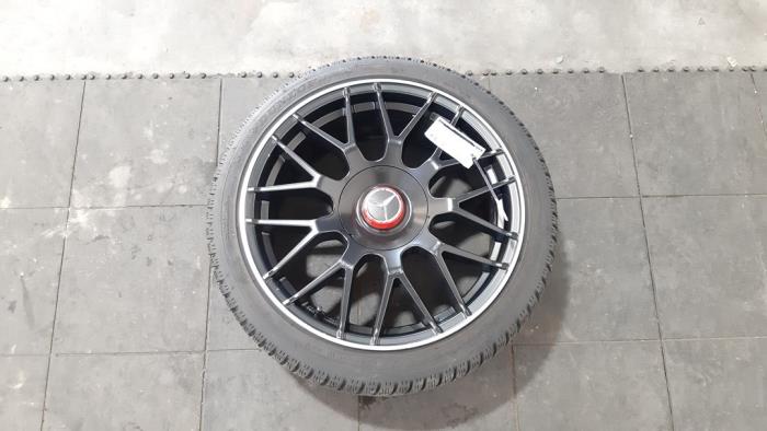 Wheel + winter tyre from a Mercedes-Benz CLA (118.3) 2.0 AMG CLA-35 Turbo 16V 2019