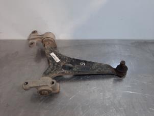 Used Front wishbone, left Peugeot Expert (G9) 2.0 HDiF 16V 130 Price € 90,75 Inclusive VAT offered by Autohandel Didier