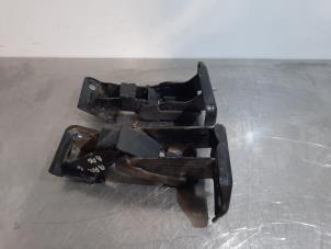 Used Rear door hinge, left Peugeot Expert (G9) 2.0 HDiF 16V 130 Price € 48,40 Inclusive VAT offered by Autohandel Didier